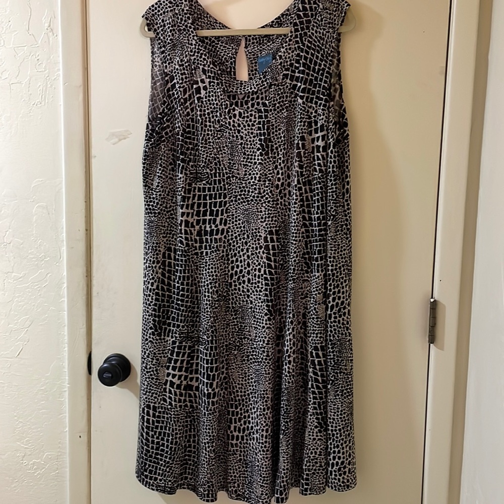 Gabby skye animal print dress, flared, size 2X detail neckline